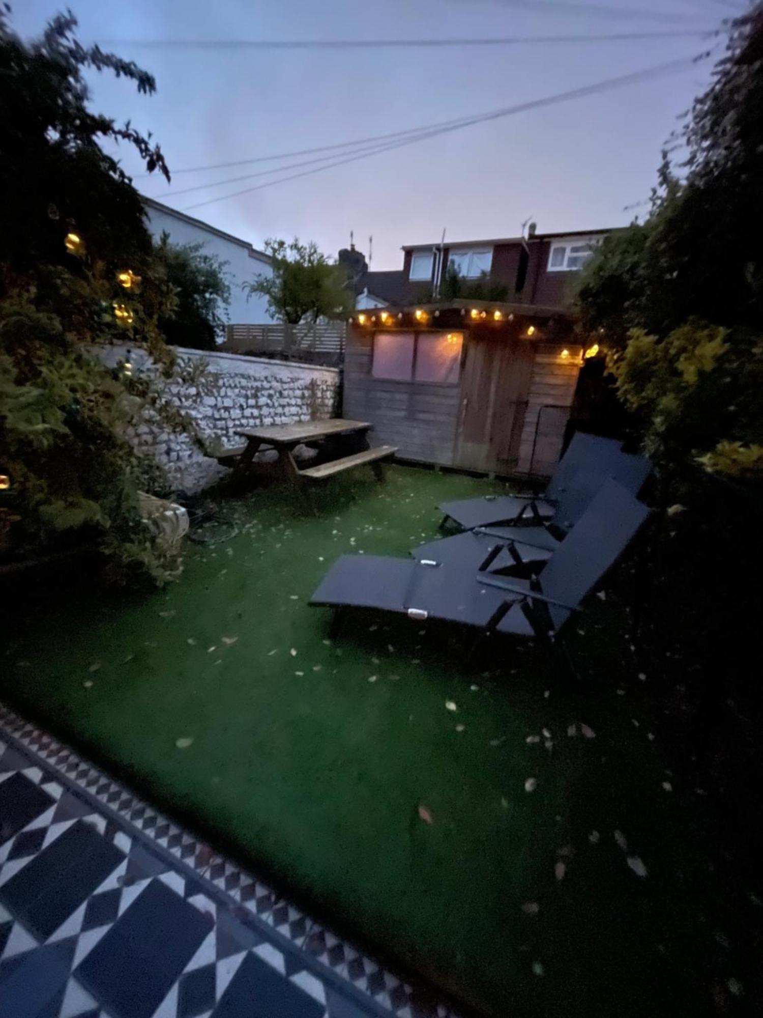 Вілла The Palms Brighton Екстер'єр фото